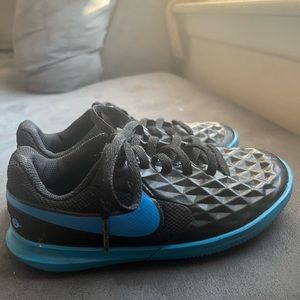 Nike black and blue indoor soccer shoes